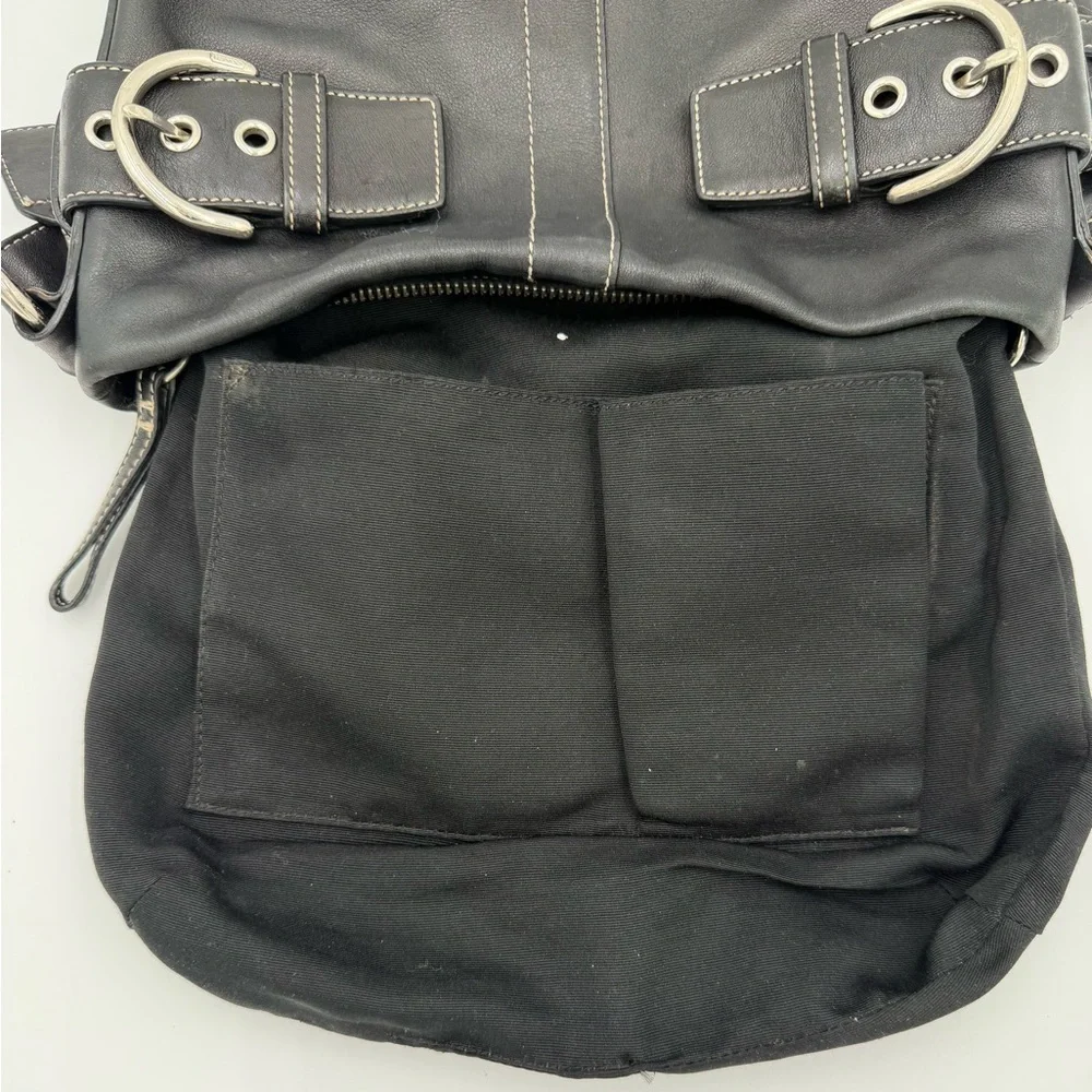 Coach Soho Buckle Flap Hobo Black Leather Y2K Shoulder Bag 1452 Silver Hardware